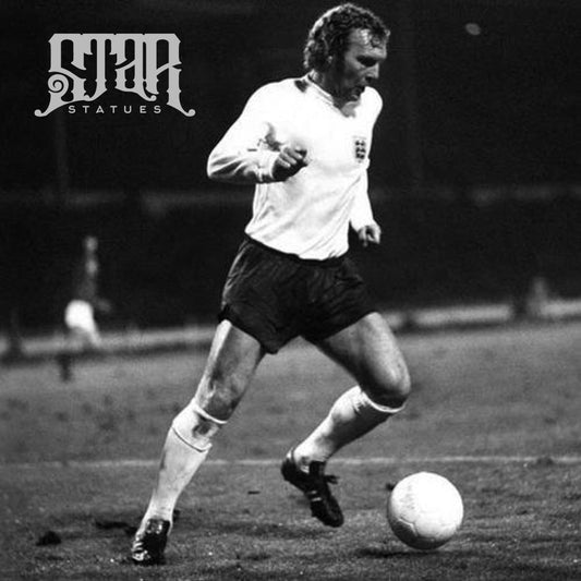 Bobby Moore Bronze Statue - Star Statues